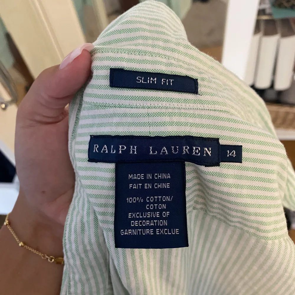Sjukt snygg skjorta från Ralph Lauren. I fin grön färg och i nyskick. I herr modell storlek 14. Oversized på mig. 💕💕. Skjortor.