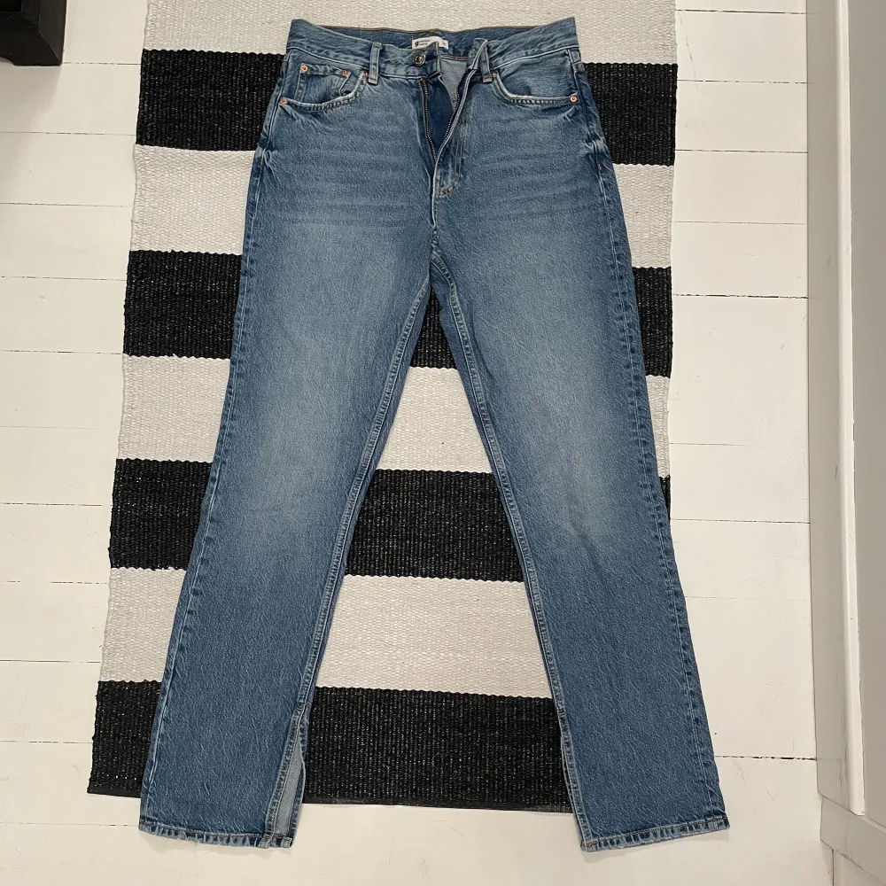 Blå jeans ifrån Gina Tricot, aldrig använda då dom var för små för mig. Jeans & Byxor.