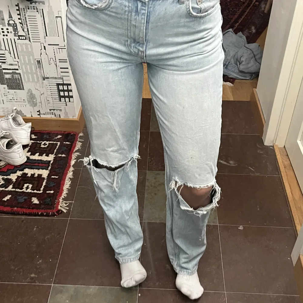 Jeans från Gina! I storlek 36, köpta för 599kr. Jeans & Byxor.