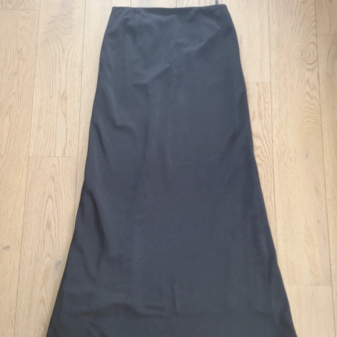 Svart lång kjol  - 91