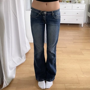 lågmidjade heans - använd köp nu! midja:72 innerben:81 (slitna i benslutningen) 