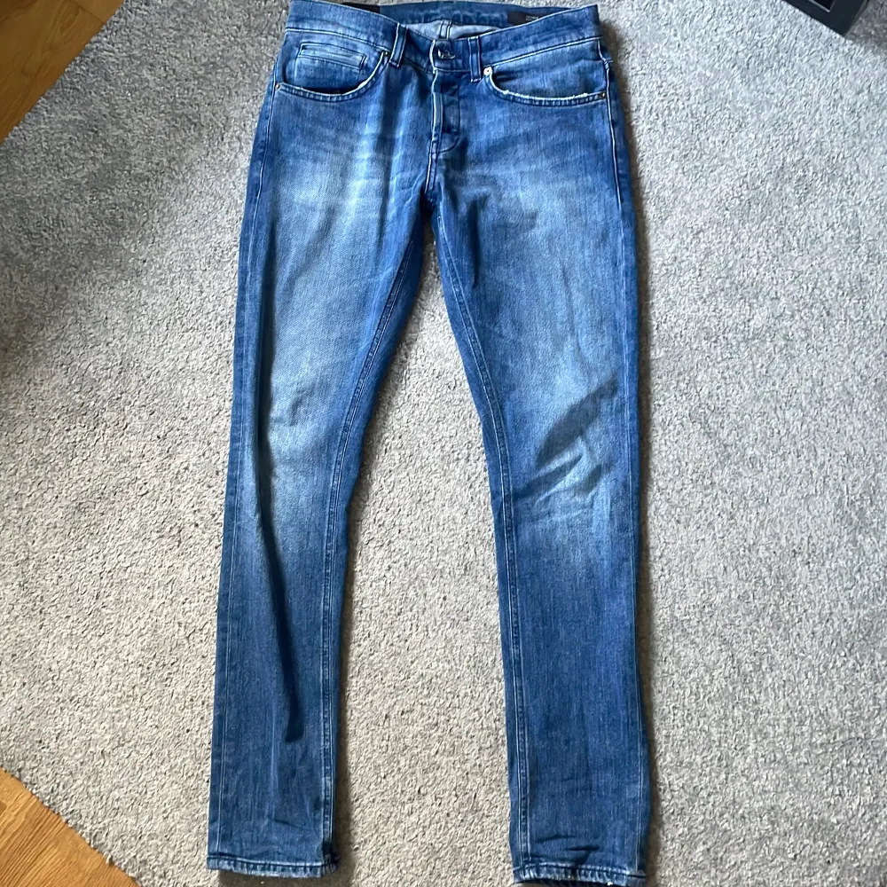 Dondup jeans  Storlek - 31 Skick - 10/10  Helt nya dondup jeans. De passade inte mig i storleken och jag kunde ej returnera.. Jeans & Byxor.