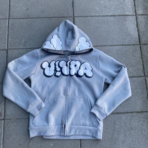 Vivra100 Tracksuit - Skriv insta dm om du villl köpa vivra100. 