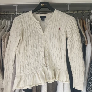 Kofta  - Ralph lauren kofta i fint skick, uppskattar till en xs-s (34-36)  