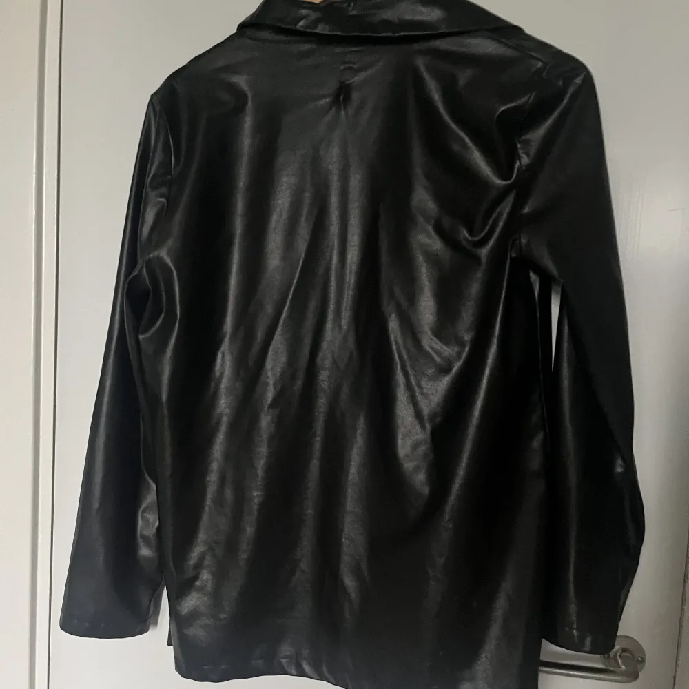 Fin leather jacket från prettylittlething. Jackor.