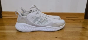 Adidas skor unisex st 42-2/3 - Fina adidas skor