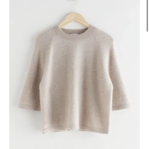 Stickad tröja - Säljer denna fina tröja från other stories😍 Stl XS, köparen står för frakten!