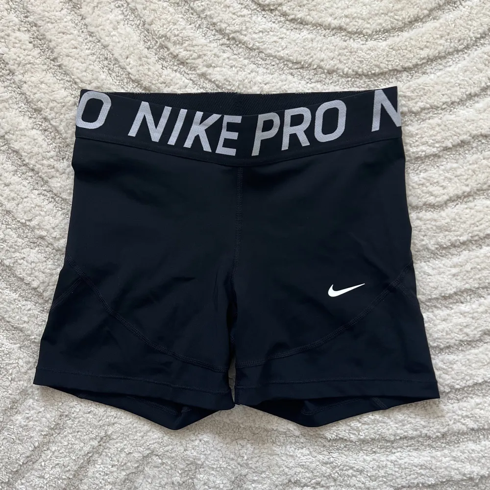 Träningsshorts från Nike. Fint skick! ☺️. Shorts.