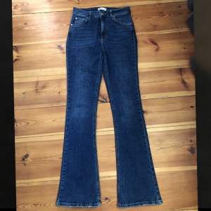 Snygga flare jeans från Gina Tricot! Storlek M. Kom privat för fler bilder!💕