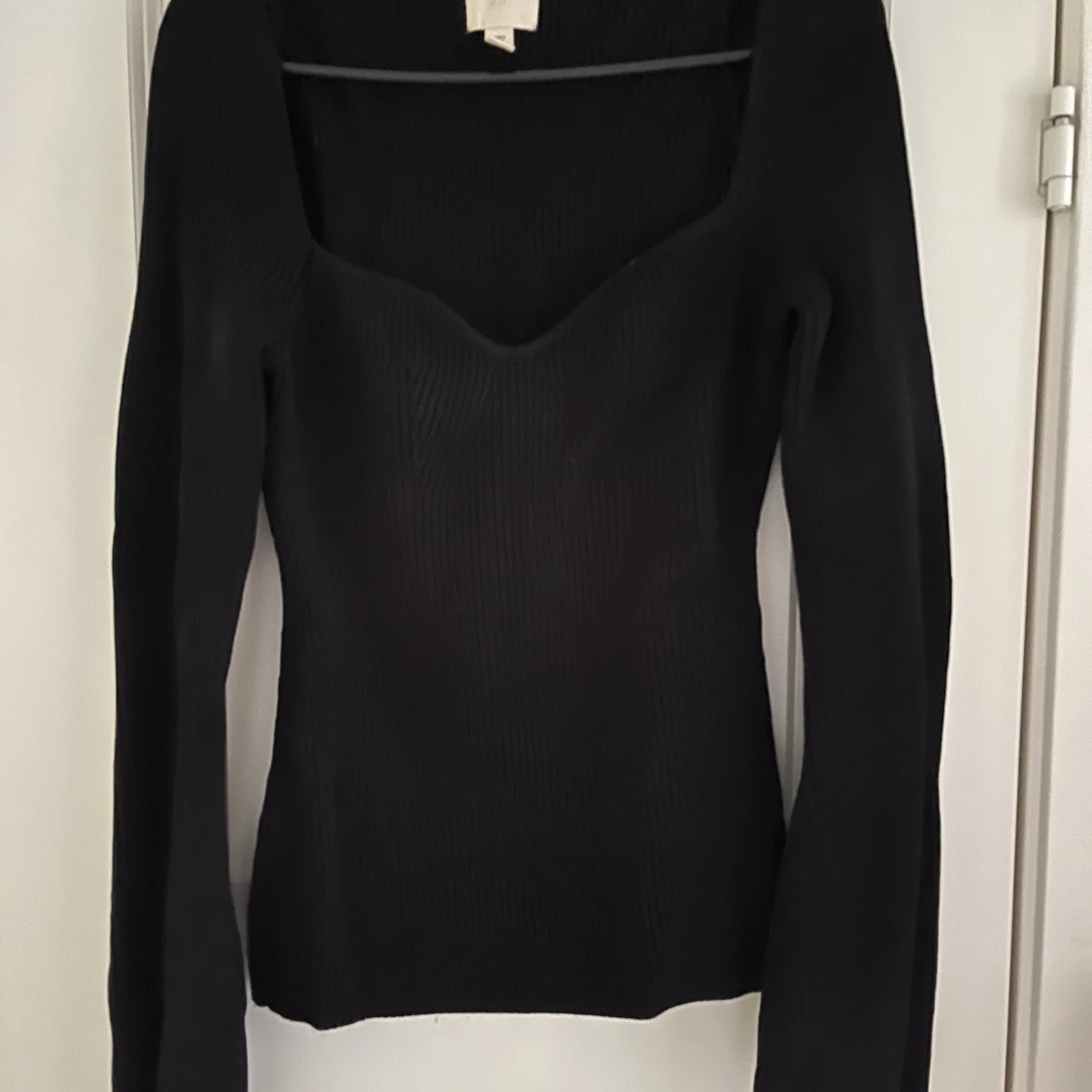 Ribbstickad topp från H&M - SLUTSÅLD  - 90