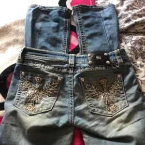 Miss me  - Säljer mina super finna miss me jeans som är omsydda till bootcut! Dom är super snygga på och är i bra skick. Priset kan alltid diskuteras! Kontakta mig för bilder på!❤️❤️🫶🏻