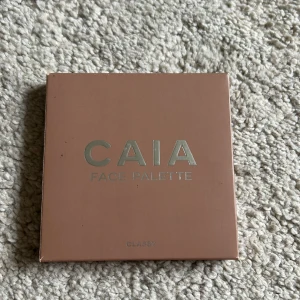 Caia face palette  - Säljer min helt nya Classy Palett från Caia köpte fel derför har jag ej använt den💗