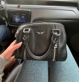 Zadig väska 👜 - ‼️‼️INTRESSEKOLL‼️‼️ Lägger ut min Zadig väska och undrar om någon är intresserad, nypris ca 5 tusen. !!!!KAN BYTA MOT MONCLER CARDIGAN!!!!!