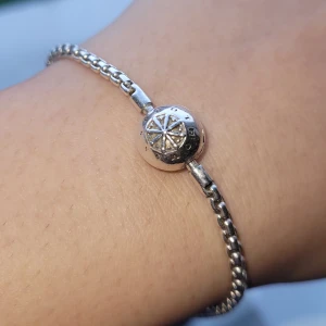 Thomas Sabo armband - Superfint Thomas Sabo armband, liknar Pandoras trendiga charm bracelet. 925 sterling silver, köptes för 649kr. Kan fraktas men köparen står för frakten ❤️