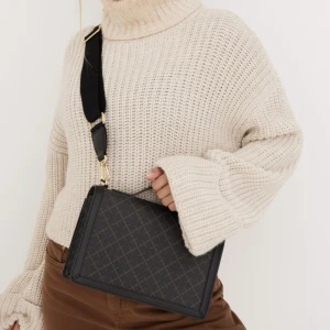 Malene birger väska  - Säljer min Malene birger väska loenna Väldigt fint skick Köpt för 2899 Nu:1500