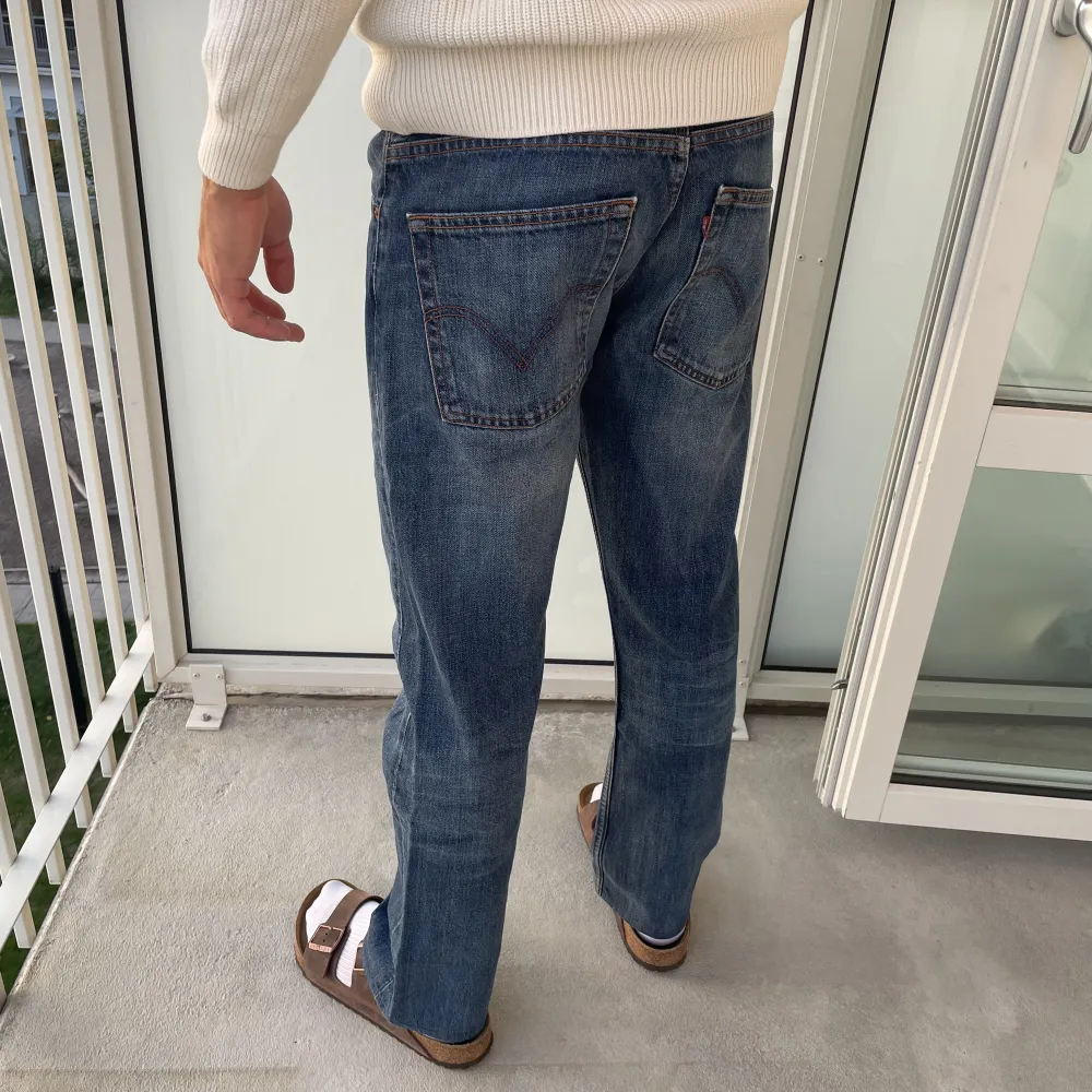 Snygga Levis-jeans i storlek 33x34! ☺️  Just nu bjuder Plick på frakten!. Jeans & Byxor.