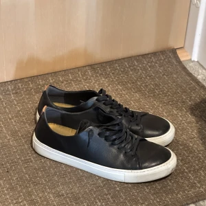 Sneaky steve - Stor flyttstädning Alla plagg i storlek S-M och passar ca 1.70-185cm samt 70-83kg  Finns i Uppsala