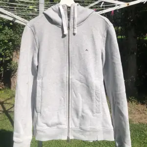 J.Lindeberg zip-up hoodie i storlek M, knappt använd, köpt på NK för 2200