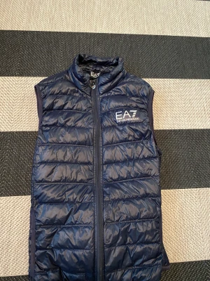 Armani väst - Armani väst storlek M. Pris kan diskuteras