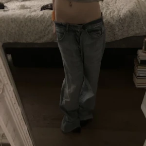 Lågmidjade baggy jeans  - Baggy lowwaist armani jeans. För långa på mig som e 172
