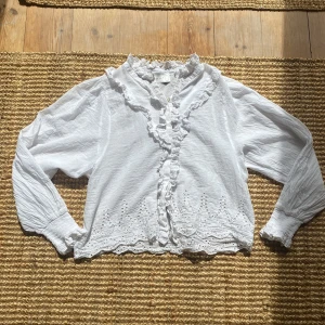 Neo noir blus - Helt oanvänd neo noir blus säljer för att den är för liten skriv privat för fler bilder💗