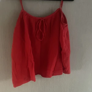 Linne - Rött linne i linne material i mycket fint skick 💗