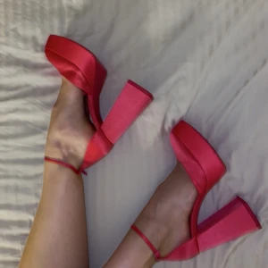 Rosa klackskor - Säljer dessa jättefina klackskor som tyvärr aldrig har kommit till användning! 