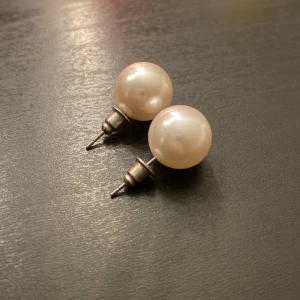 Pärl-örhängen  - Stora pärl örhängen +betala frakt  