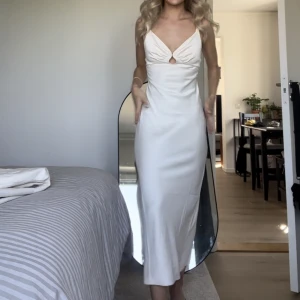 Adoore-klänning - Helt oanvänd och superfin klänning från Adoore!🌸Modellen heter Nimes och lappar och plastförpackning finns kvar. Sålde ut snabbt på hemsidan! 