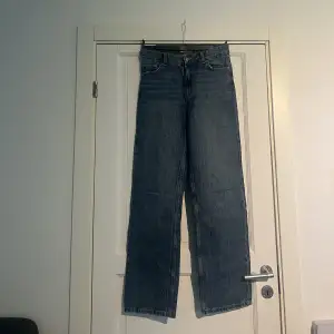 Highwaisted jeans från bershka. 