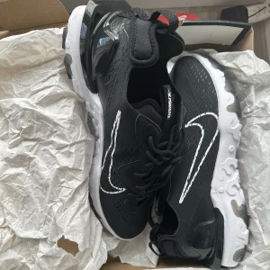 Oanvända Nike React Vision - Helt oanvända! Nypris 1600 Passar 46 