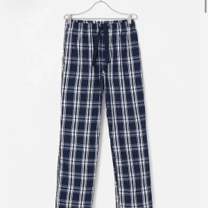 pjamasbyxor - säljer dessa snygga byxor för att de är förkorta för mig, dom är o super bra skick och nästan helt onvända. 