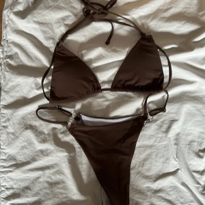bikini  - bikini från shein, den är liten i storleken så skulle säga den är i storlek s, jätte fin men va för liten för mig