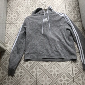 Adidas tröja  - Bra kvalitet adidas Hoodie.