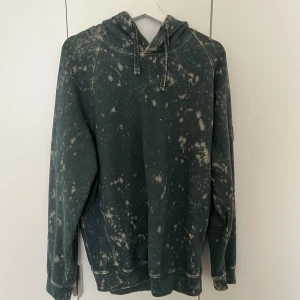 Stone island hoodie - Hoodie i mycket bra skick. Köpt på stone island i Berlin. Knappt använd.  Fraktas ej. Betalning via Swish 