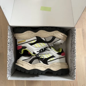 Eytys Grand Prix strl 38 - Mina fantastiska eytys behöver en ny ägare som får skorna till användning! Sååå sköna, nypris 2900kr . Frakt ingår ej 🍕