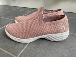 Sneakers från Sketchers  - Nästan helt oanvända i storlek 39