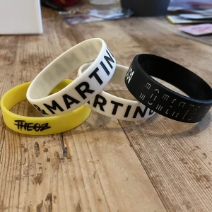 theoz, marcus & martinus armband - TRYCK EJ PÅ KÖP NU, tack!  theoz och M&M armband 20kr st. frakten är 15kr! kontakta mig för fler bilder eller om intresserad :D