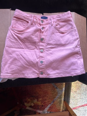 Kjol - Fin Gant kjol men kommer tyvärr inte till användning, storlek XS/S. Använd ett fåtal gånger.