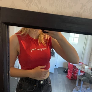 Röd topp - Topp från H&M Aldrig använd, nyskick.