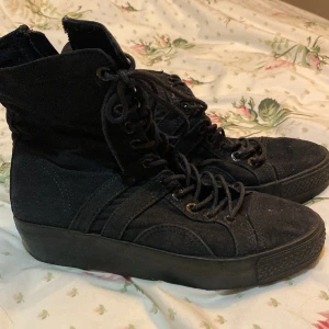 vagabond kängor  - svarta kängor från vagabond i mycket fint skick!