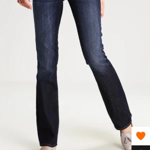 Jenas  - Säljer mina Mavi jenas som har varit populära, endast för att dem tyvär har blivit för små, använda väll men inga skador💞💞hade kunnat tänka mig att byta jeansen mot något som du själv säljer 