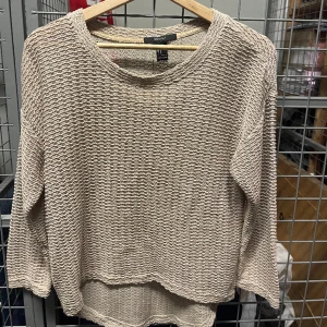 Solbränd tröja - Forever 21 Tan tröja Storlek S Lättvikt Kortare fram än bak