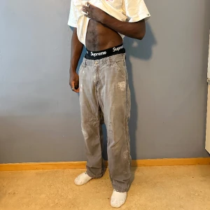 Carhatt jeans  - Carhatt jeans 33/30  Waist: 46cm Outseam: 99cm Leg-opening: 22cm  Feel free to ask any questions  Price is negotiable but please be resonable