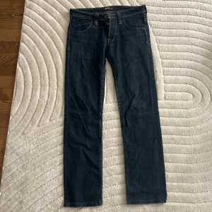 Lee jeans  - Säljer ett par jättefina lee jeans💙säljer då jag har flera liknande och dom inte kommer till användning💙Byxorna är i bra skick inga difekter