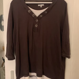 Oversized t-shirt  - Fin tröja i storlek 2XL. Sitter pösigt på mig och ser lite hiphopigt ut. Säljer då jag inte använder längre. Inga defekter. Fråga gärna vid frågor.💕