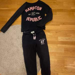Hampton Republic tröja och byxa. Tröja storlek 158/164 byxa 158. Kan även köpas en och en. Skriv gärna förslag på pris!😊 