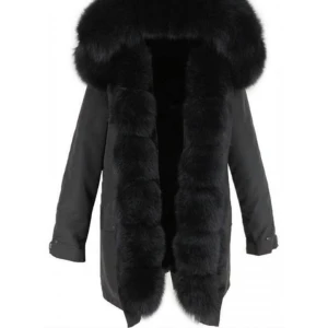 Fatima Parka Jacka🤍 - Jag säljer denna jätte fina jackan men kom aldrig tyvärr till användning. kom privat för fler bilder, finns i bålsta🤍