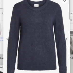 Marin blå stickad tröja - Skön marin blå stickad tröja jätte fin