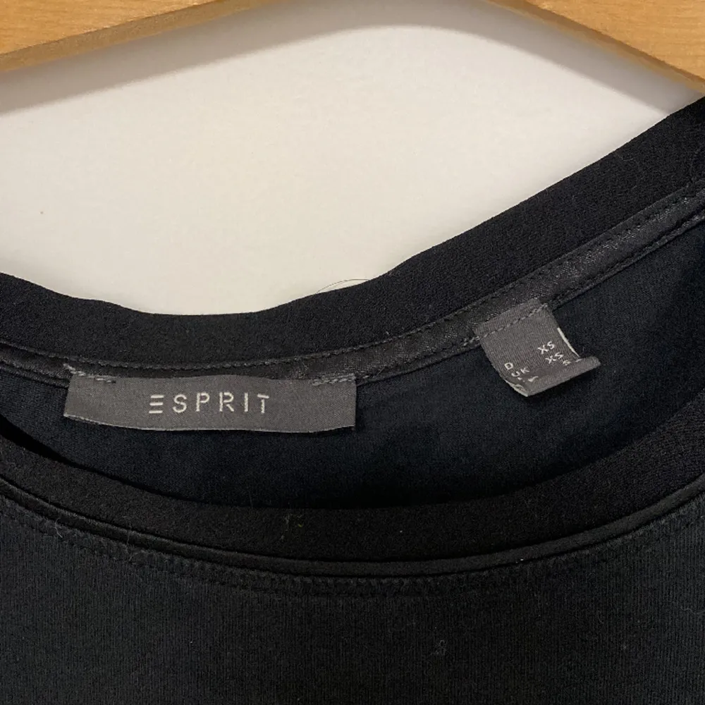 Basic svart tröja från Espirit i storleken xs. 💕. Skjortor.